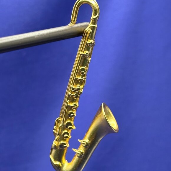 VTG Kenneth J. Lane Matte Gold-Tone Saxophone Brooch - Picture 6 of 11